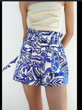 ZARA | Bermuda Shorts High Waist Floral blue and white